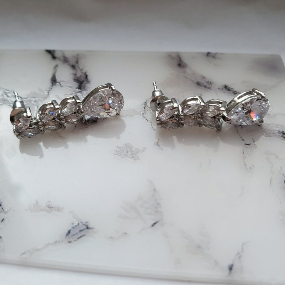 New Gorgeous White Sapphire Drop Earrings - Picture 9 of 9